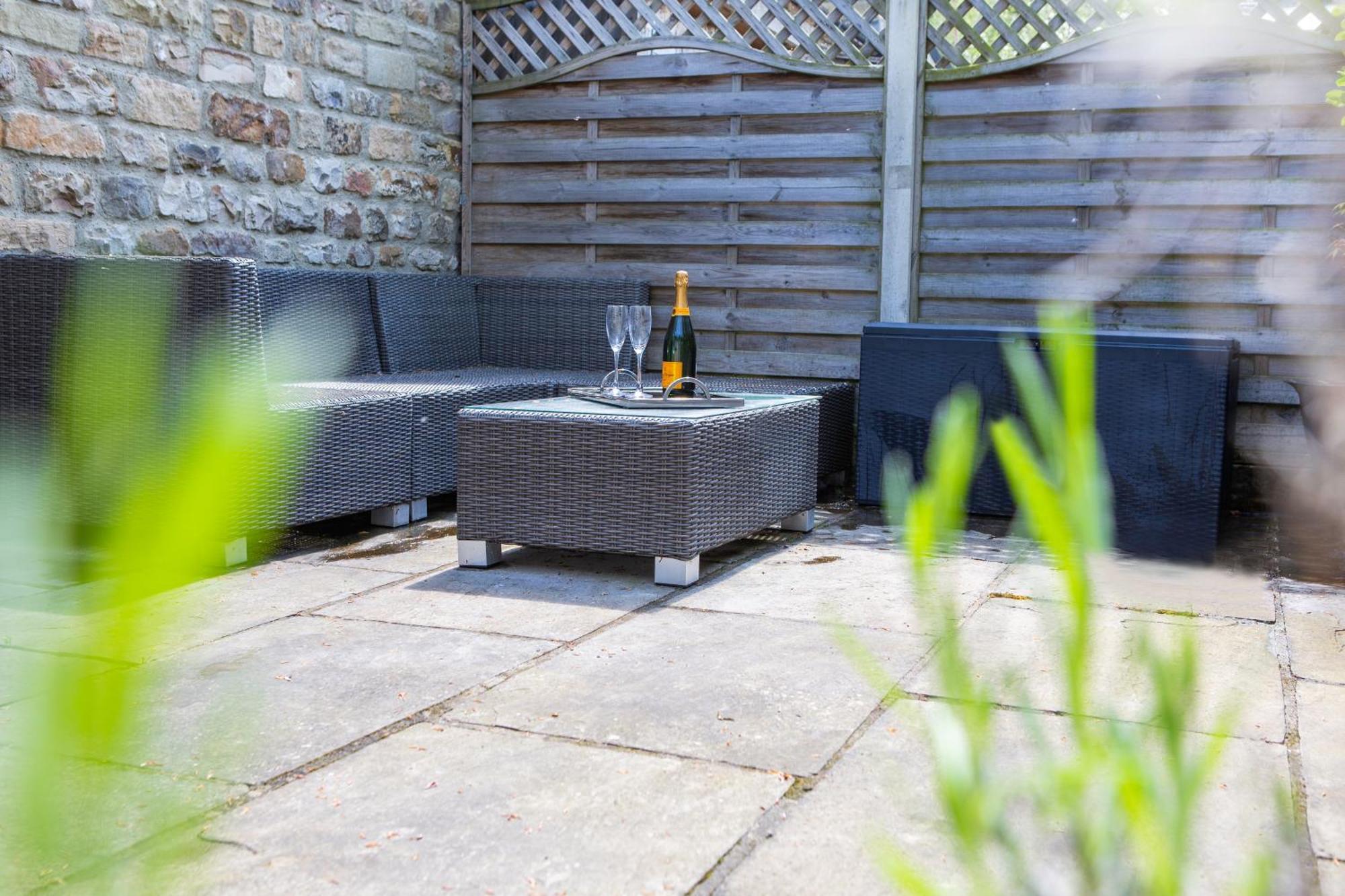 The Wyvill Arms Hotel Leyburn Exterior photo