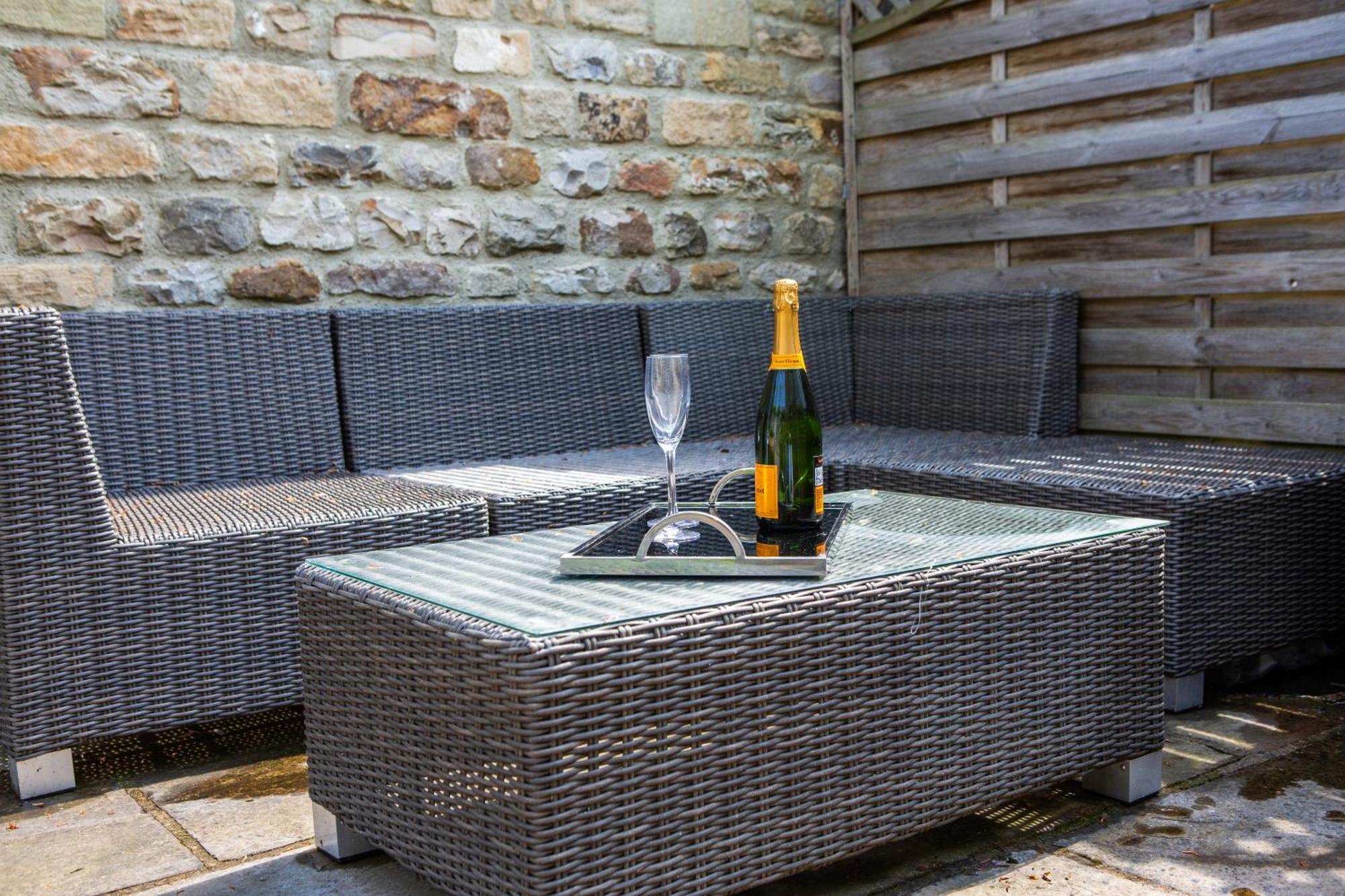 The Wyvill Arms Hotel Leyburn Exterior photo
