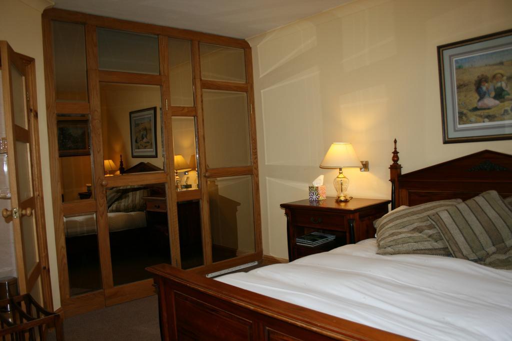 The Wyvill Arms Hotel Leyburn Room photo