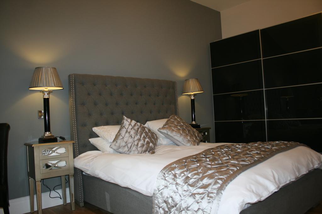 The Wyvill Arms Hotel Leyburn Room photo